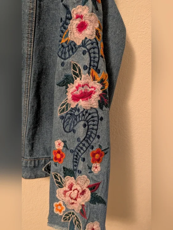 Leibo Embroidered Floral Denim Jacket - Blue - Picture 6 of 9